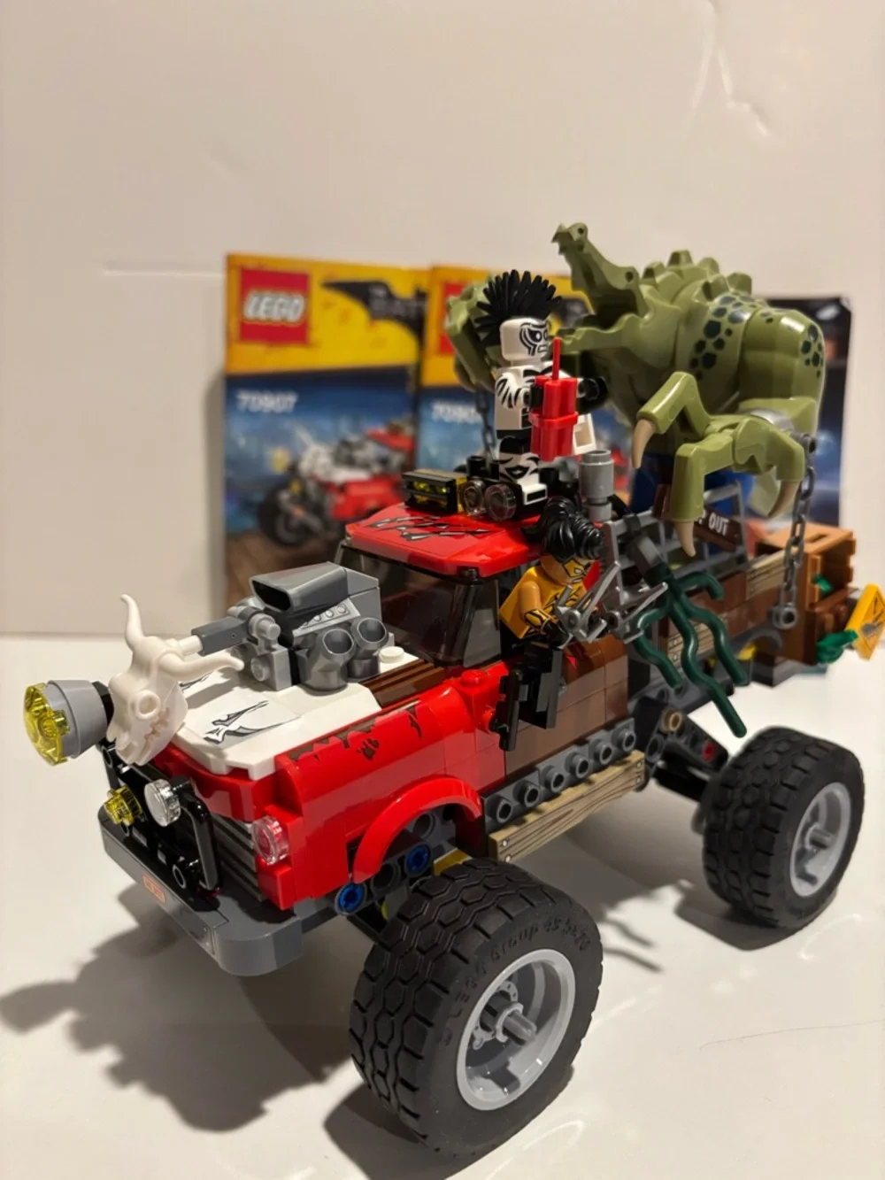 LEGO #70907 Killer Croc Tail-Gator - Picture 12 of 15
